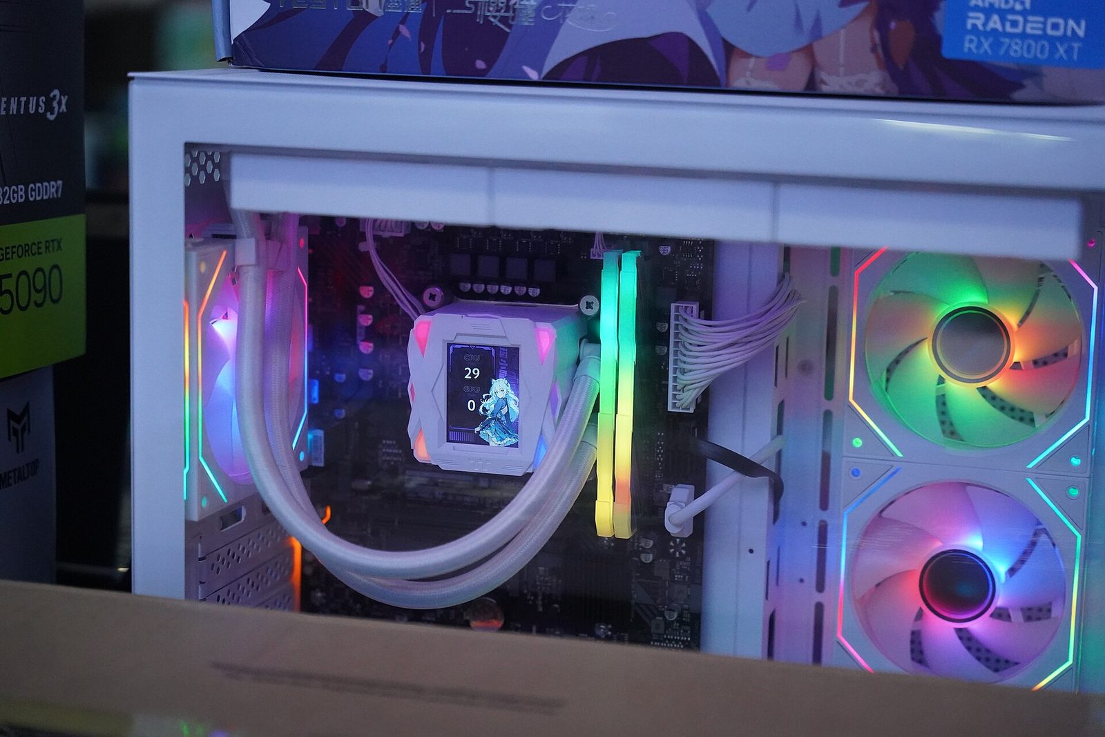 جهاز كمبيوتر ألعاب بإضاءة RGB وتبريد مائي